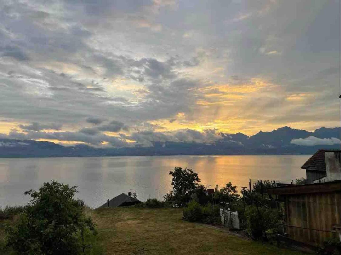 Chez Malou & Hugo Vue Lac Proche Suisse & Stations ! Saint-Gingolph Exterior foto